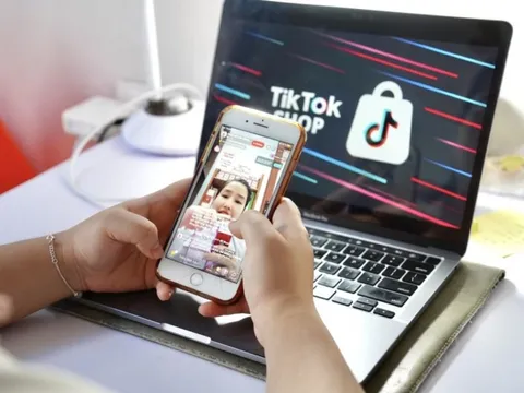 Các yếu tố tác động đến quyết định mua hàng của người xem qua livestream trên nền tảng thương mại điện tử: Nghiên cứu trường hợp Shopee, Tiktok