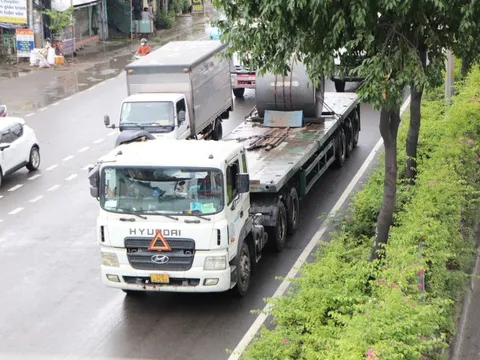 Rùng mình trước "bom thép" chực chờ lăn trên phố