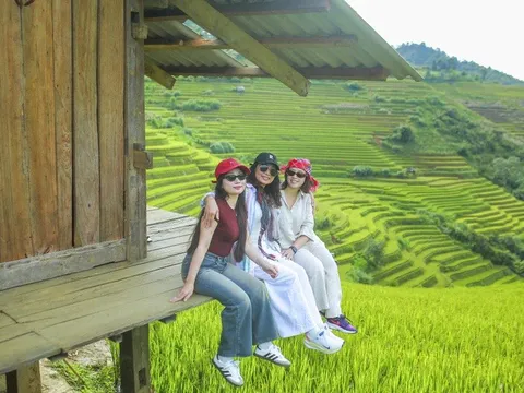 Mù Cang Chải mùa đẹp nhất: Nhiều nơi “cháy phòng”, khách đặt trước nửa năm