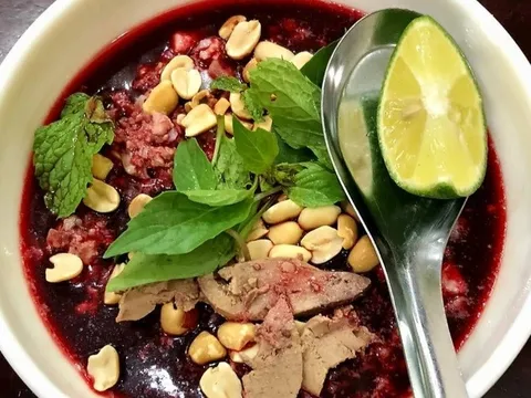Món tiết canh của Việt Nam nằm trong Top 100 món ăn tệ nhất thế giới