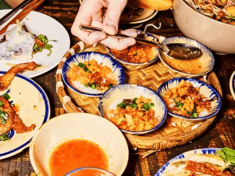 Nhà hàng nhập mắm tôm từ Việt Nam, khách Mỹ xếp hàng 90 phút thấy vẫn đáng