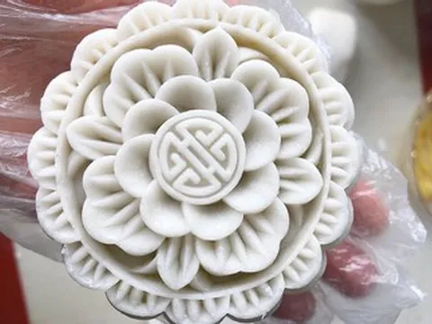 Cách làm bánh Trung thu dẻo nhân đậu xanh truyền thống đơn giản