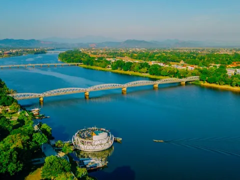 Tăng trưởng và cơ cấu kinh tế TP. Huế giai đoạn 1990-2024, dự báo GRDP đến năm 2030