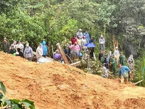 Thủ tướng giao Chủ tịch 3 tỉnh trực tiếp chỉ đạo tìm kiếm nạn nhân mất tích do mưa lũ