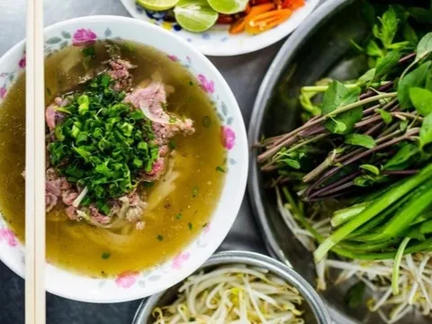 Chỉ có 48 tiếng, khách Australia "chạy sô" ăn đủ món ngon ở TPHCM