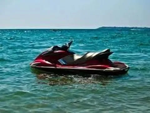 Thanh niên còn sống sau 3 ngày bị sóng đánh dạt ra biển: Điều không ai ngờ