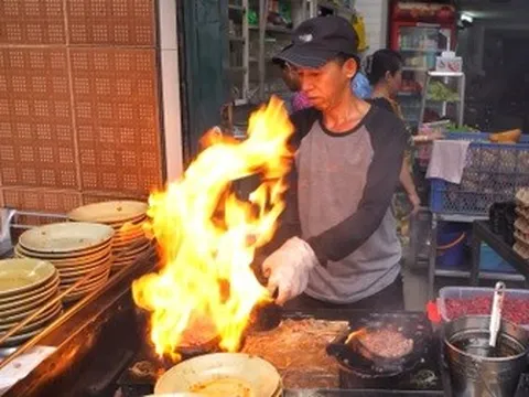 Món "bốc lửa" ở TPHCM khiến khách Tây trầm trồ, gọi là bữa sáng tuyệt vời