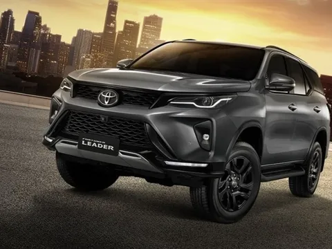 Toyota Fortuner 2025 ra bản mới, thêm loạt ADAS, động cơ không đổi