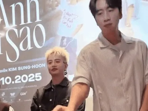 Lee Kwang Soo 'nghiền' bắp rang bơ, liên tục xin khán giả Việt