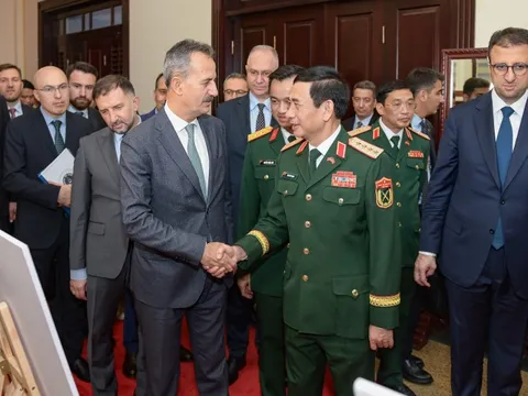 Đại tướng Phan Văn Giang hội đàm với Chủ tịch Cơ quan công nghiệp quốc phòng Thổ Nhĩ Kỳ