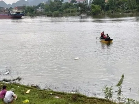 Rơi từ tàu xuống sông trong đêm tối, người đàn ông tử vong