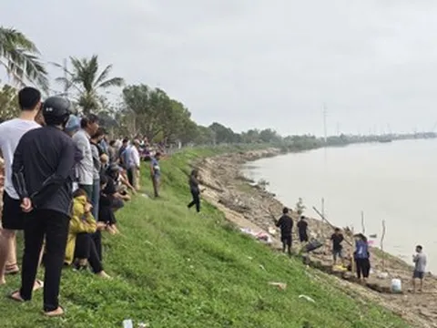 Vụ bố ôm hai con nhảy cầu trong đêm: Tìm thấy thi thể cuối cùng