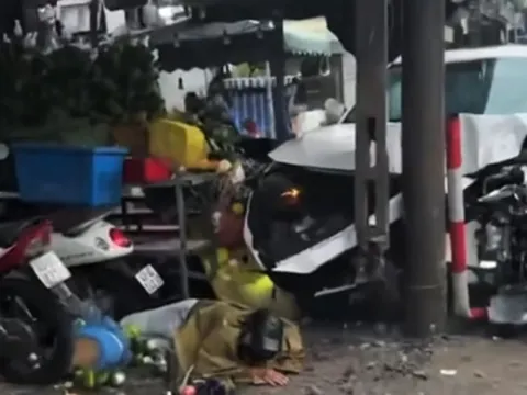 Ô tô tông hàng loạt xe máy trước chợ Tam Giác, TP Đà Nẵng