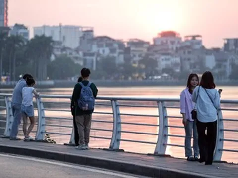 Dự báo thời tiết 18/10/2025: Miền Bắc nắng đến 33 độ trước khi đón không khí lạnh