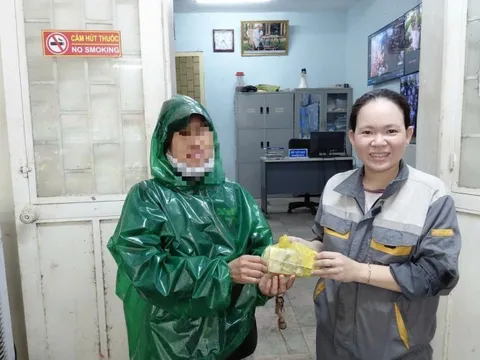 Tiểu thương, nhân viên chợ Đông Ba liên tục nhặt được tiền, trả lại người đánh rơi