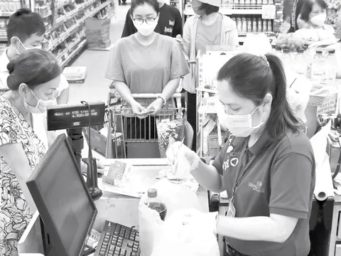Báo in ngày 18-10: Tăng đáng kể mức thu nhập chịu thuế