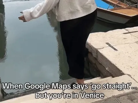 Tin lời đi theo Google Maps chỉ đường, cô gái trượt chân rơi tõm xuống nước