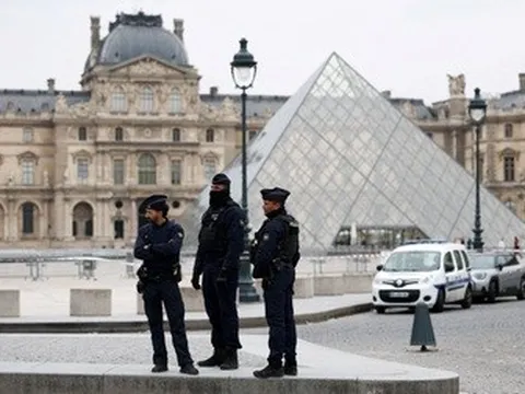 Lỗ hổng nghiêm trọng trong vụ cướp "báu vật vô giá" tại bảo tàng Louvre