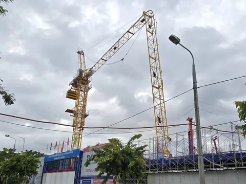 CLIP: Hiện trường vụ gãy tháp cẩu công trình tại Đà Nẵng