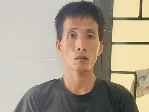 Khởi tố gã cha dượng dùng búa đánh vào đầu con gái riêng của vợ
