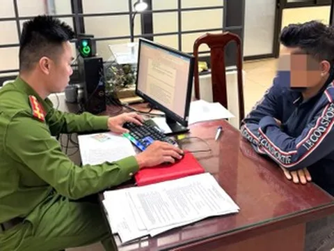 Danh tính thầy dạy múa lân bắt nam thanh niên quỳ gối giữa đường