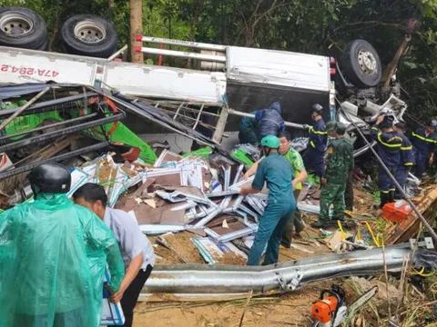 Hai vợ chồng tử vong thương tâm trong vụ lật xe trên đèo Ngọc Vin