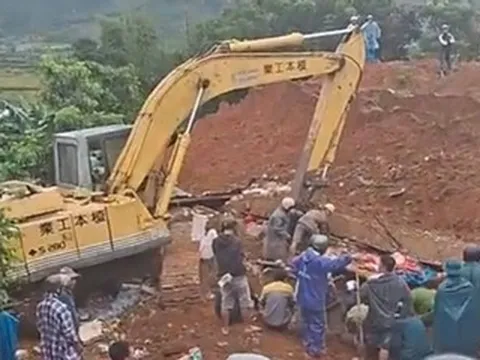 Sạt móng nhà hàng xóm, cha và con gái tử vong thương tâm