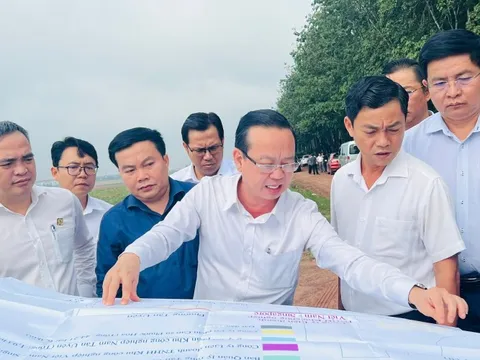 Phó Chủ tịch UBND TP HCM Bùi Minh Thạnh khảo sát dự án đường Vành đai 4 - TP HCM