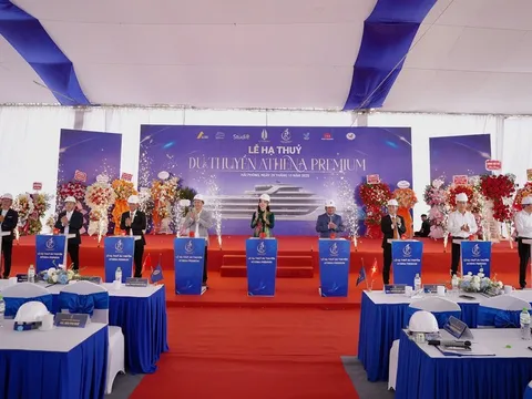 Hạ thủy du thuyền Athena Premium tại Vịnh Hạ Long