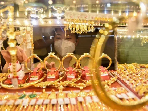 Giá vàng diễn biến kịch tính, hồi phục sau khi giảm sâu