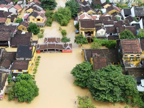 Toàn cảnh Hội An trong đỉnh lũ lịch sử, vượt mức năm 1964