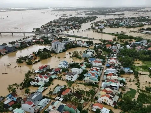 Nhiều khu dân cư ở Quảng Trị ngập sâu, 2 người chết và mất tích vì mưa lũ