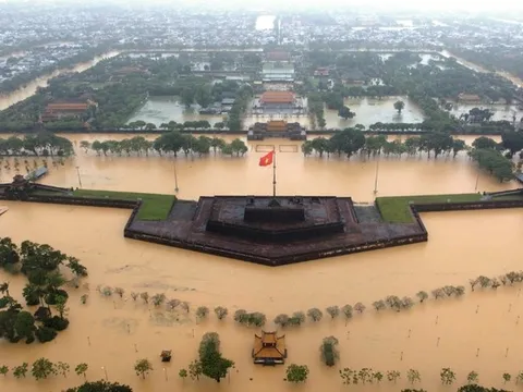 Miền Trung dự báo tiếp tục mưa lớn tới 700 mm, diễn biến phức tạp