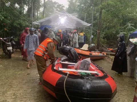 Đại tướng Lương Tam Quang chỉ đạo cấp bách cứu dân vùng lũ miền Trung