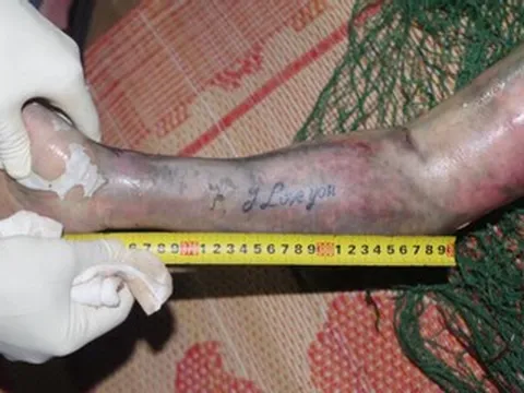 Bí ẩn thi thể nam giới với hai hình xăm đặc biệt trôi dạt trên sông Lô