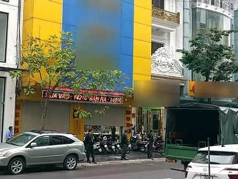 Cảnh sát phong tỏa đường có hàng loạt tiệm vàng nổi tiếng ở Thanh Hóa