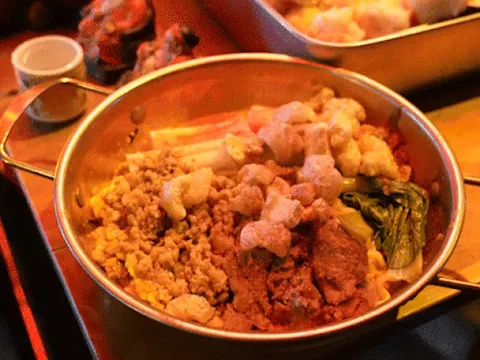 Quán mì đêm “Trả thù đời” gây sốt giới trẻ TPHCM vì cách gọi món kỳ lạ