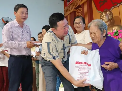 "Trái tim miền Trung" đến với bà con ven sông Thu