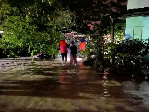 Vỡ hồ chứa nước, 3 người trong gia đình bị cuốn trôi