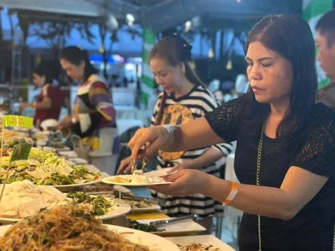 Thực khách choáng ngợp trong đêm khai mạc Lễ hội Ẩm thực chay 2025