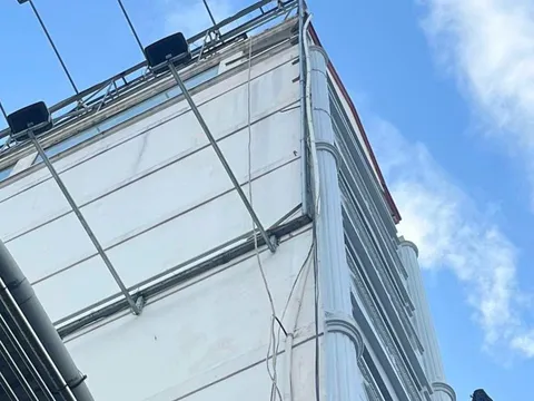 Thợ sơn rơi từ tầng cao xuống đất ở trung tâm TP HCM