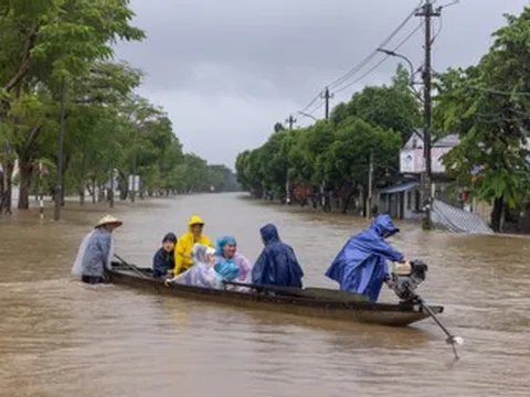 Lũ trên các sông ở Huế - Đà Nẵng lại lên nhanh, nhiều xã phường tái ngập lụt
