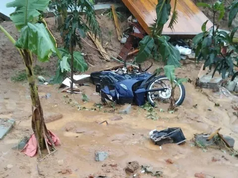 Sạt lở núi nghiêm trọng tại Hà Tĩnh