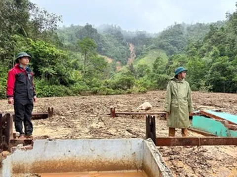 Sạt lở vùi lấp khu dân cư tại Đà Nẵng, hàng chục người kịp thoát nạn