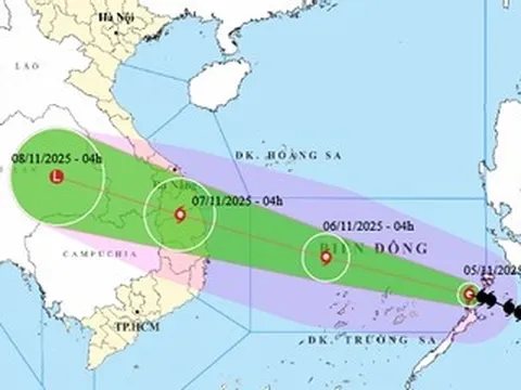 Bão Kalmaegi vào Biển Đông thành bão số 13, giật cấp 16 và tiếp tục mạnh thêm