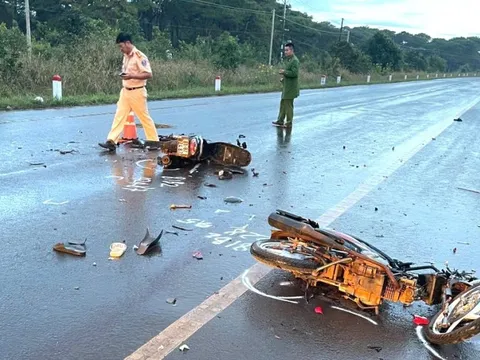Hai xe máy tông nhau, 2 thiếu niên tử vong, 2 em khác bị thương