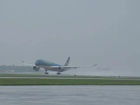 Đóng cửa 5 sân bay tránh bão Kalmaegi từ chiều nay