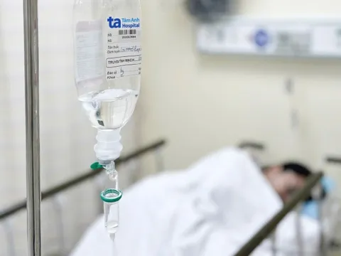 Niêm phong các tủ đựng thức ăn ở tiệm bánh mì cóc Cô Bích