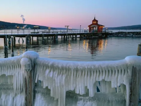 Giải mã những tiếng nổ như súng vang lên từ dưới lòng hồ kéo dài 400 năm