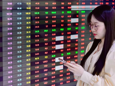 Dòng tiền trên thị trường chứng khoán đang 'nguội' nhanh, vì sao?